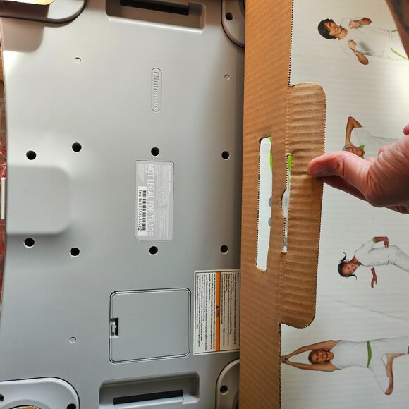 Nintendo Wii Fit Balance Board & Game Bundle - Picture 3 of 5